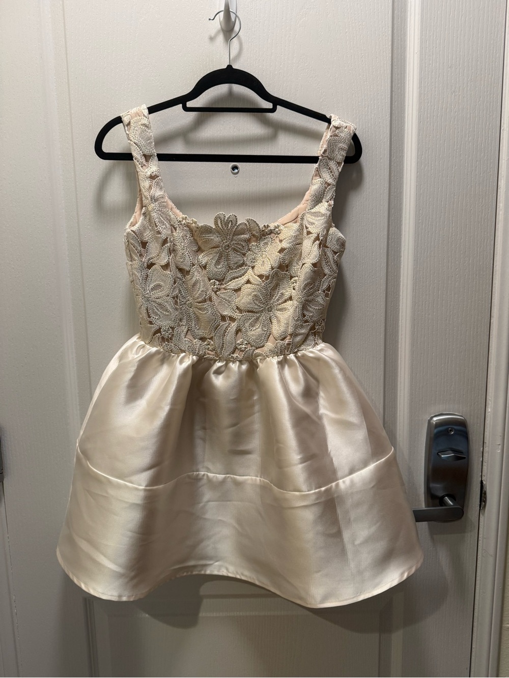 Elliatt Nicoletta Aline Mini Dress in White Gold Size S NWT - Picture 8 of 10